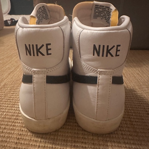 Women’s Nike Blazer Mid ‘77s - Picture 8 of 13